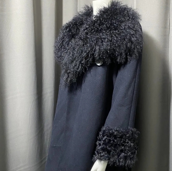 Elegant Navy Women's Coat with Faux Curly Sheep Fur Trim - Picture 8 of 9